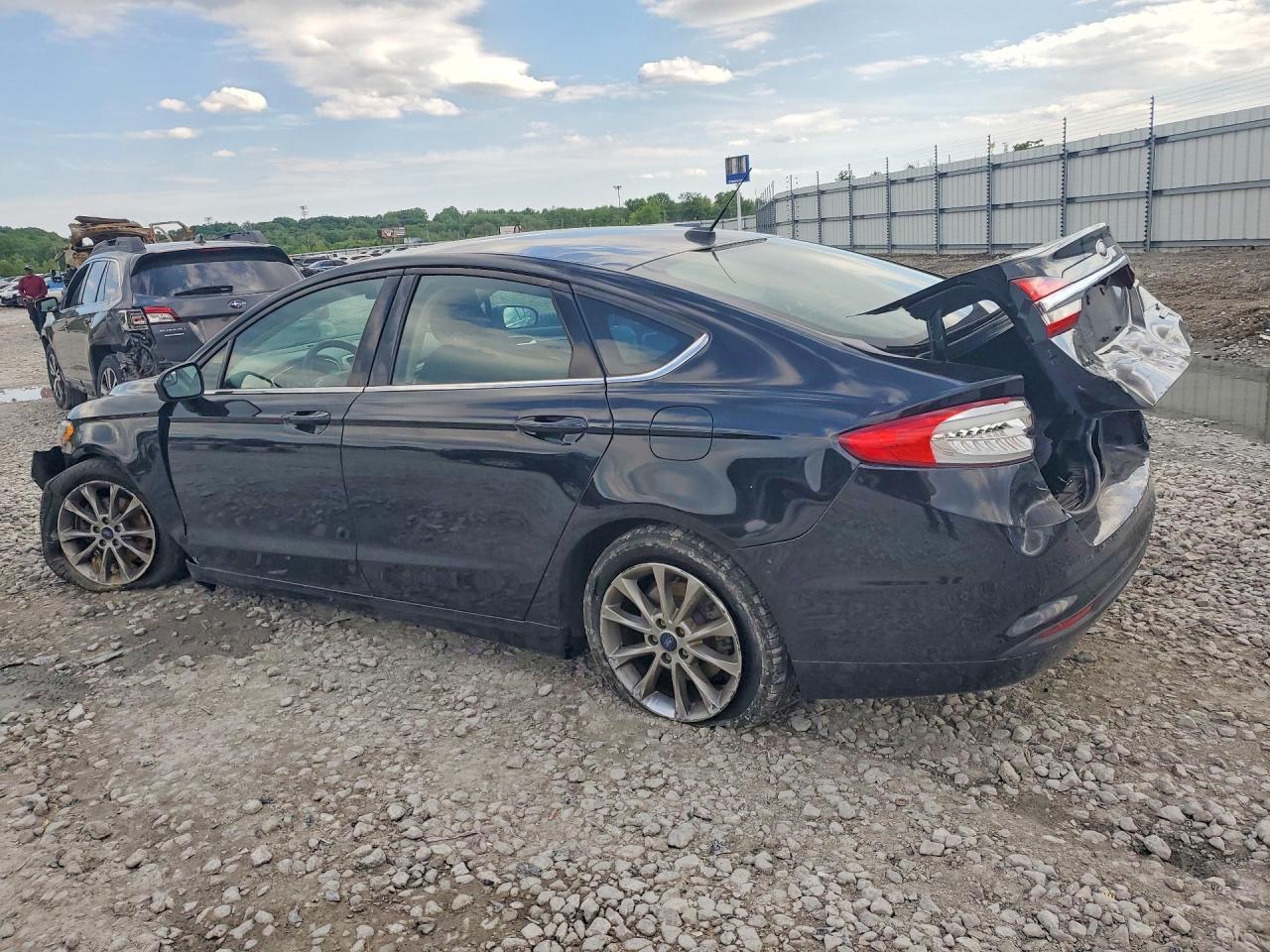 2017 Ford Fusion Se - Image 2