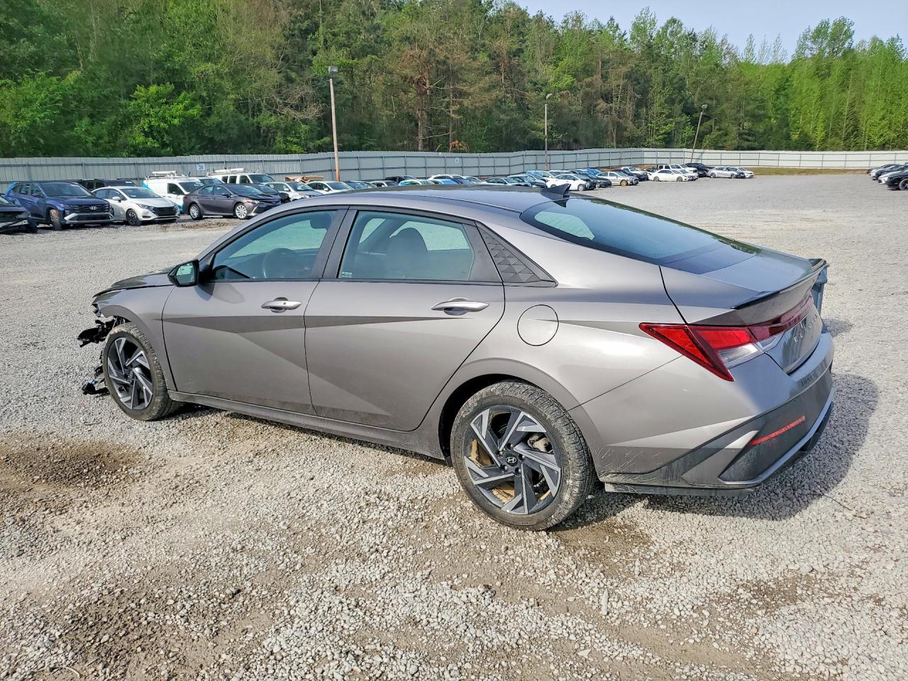 2025 Hyundai Elantra Sel Sport - Image 2