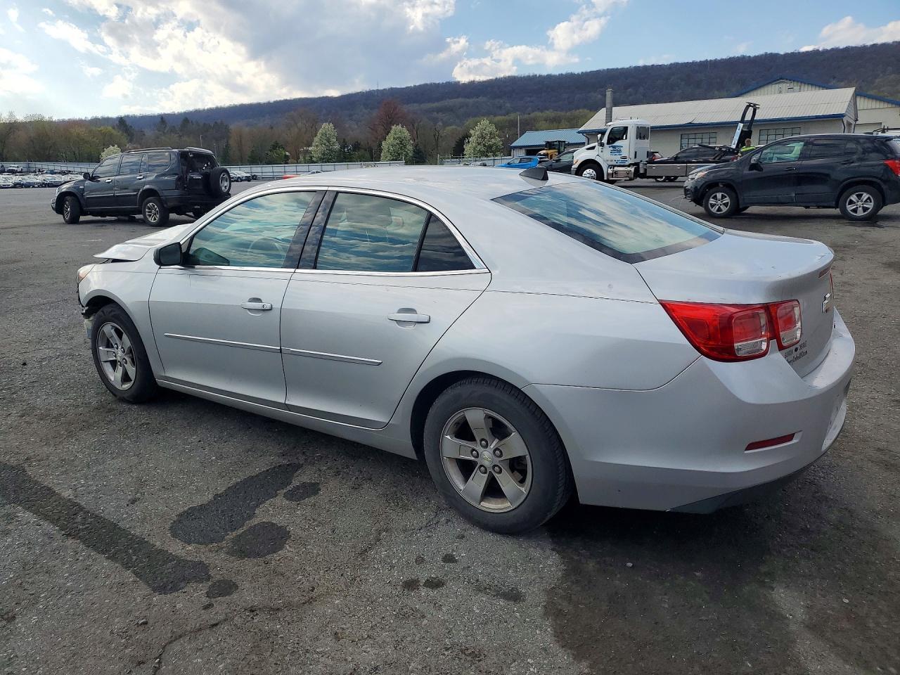 2014 Chev Malibu Ls - Фото 2