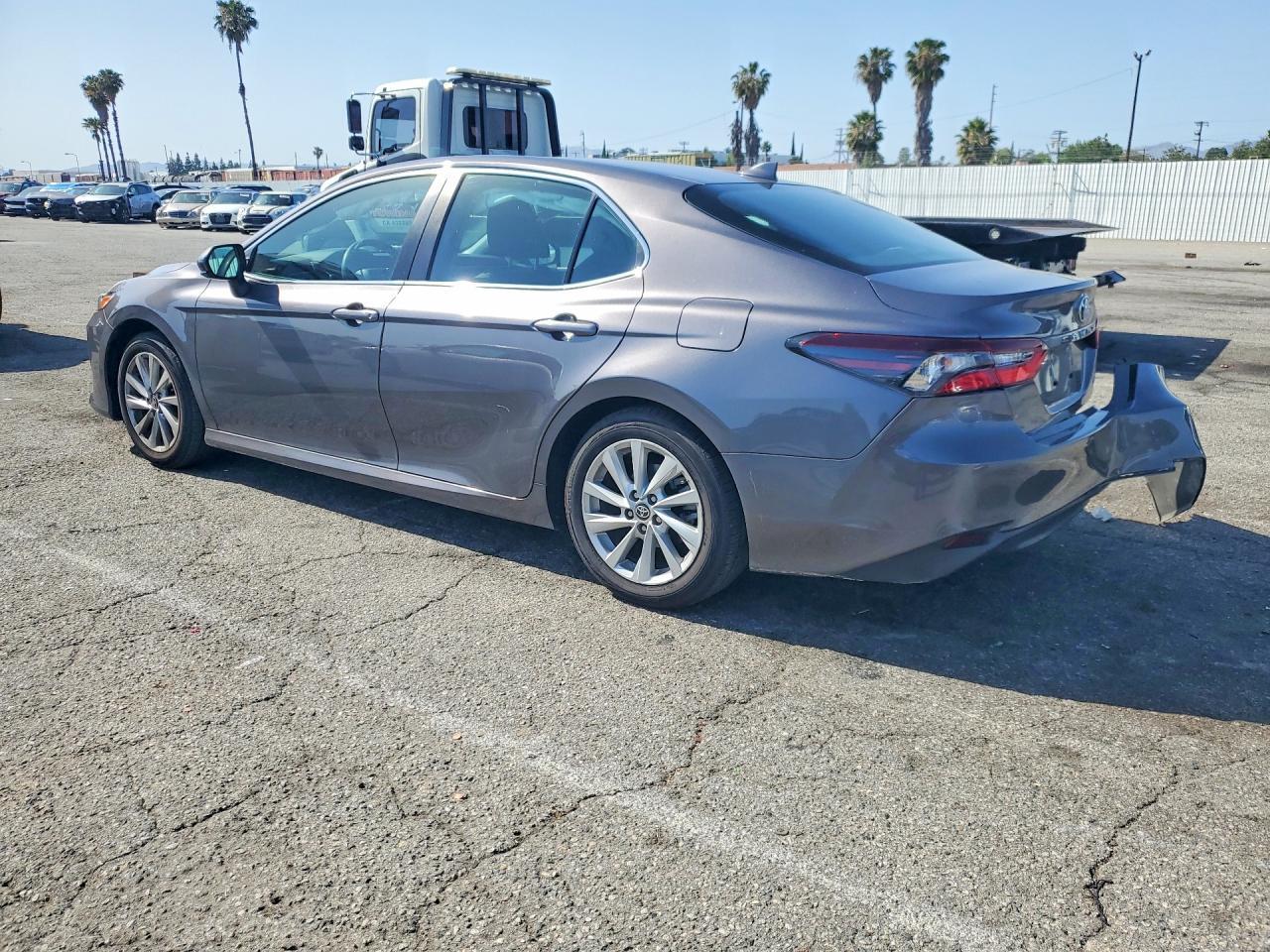 2023 Toyota Camry Le - Фото 2