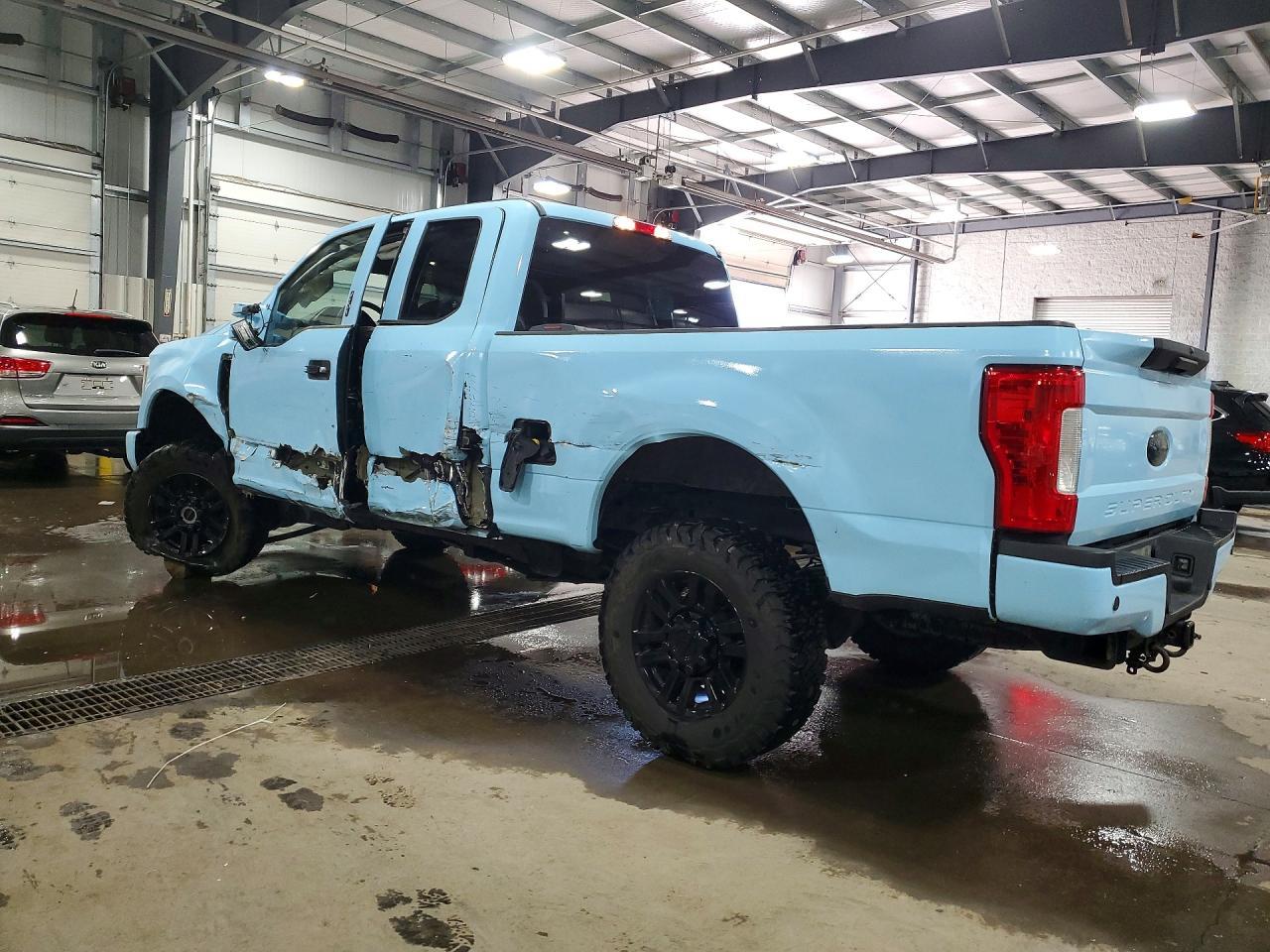 2019 Ford F350 Super Duty - Фото 2