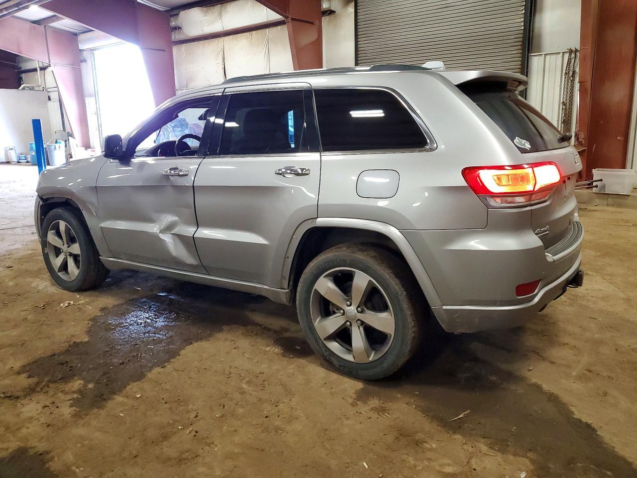 2015 Jeep Grand Cherokee Overland - Image 2