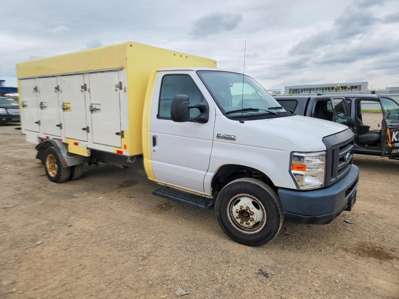 2018 Ford Econoline E450 Super Duty Cutaway Van - Фото 4