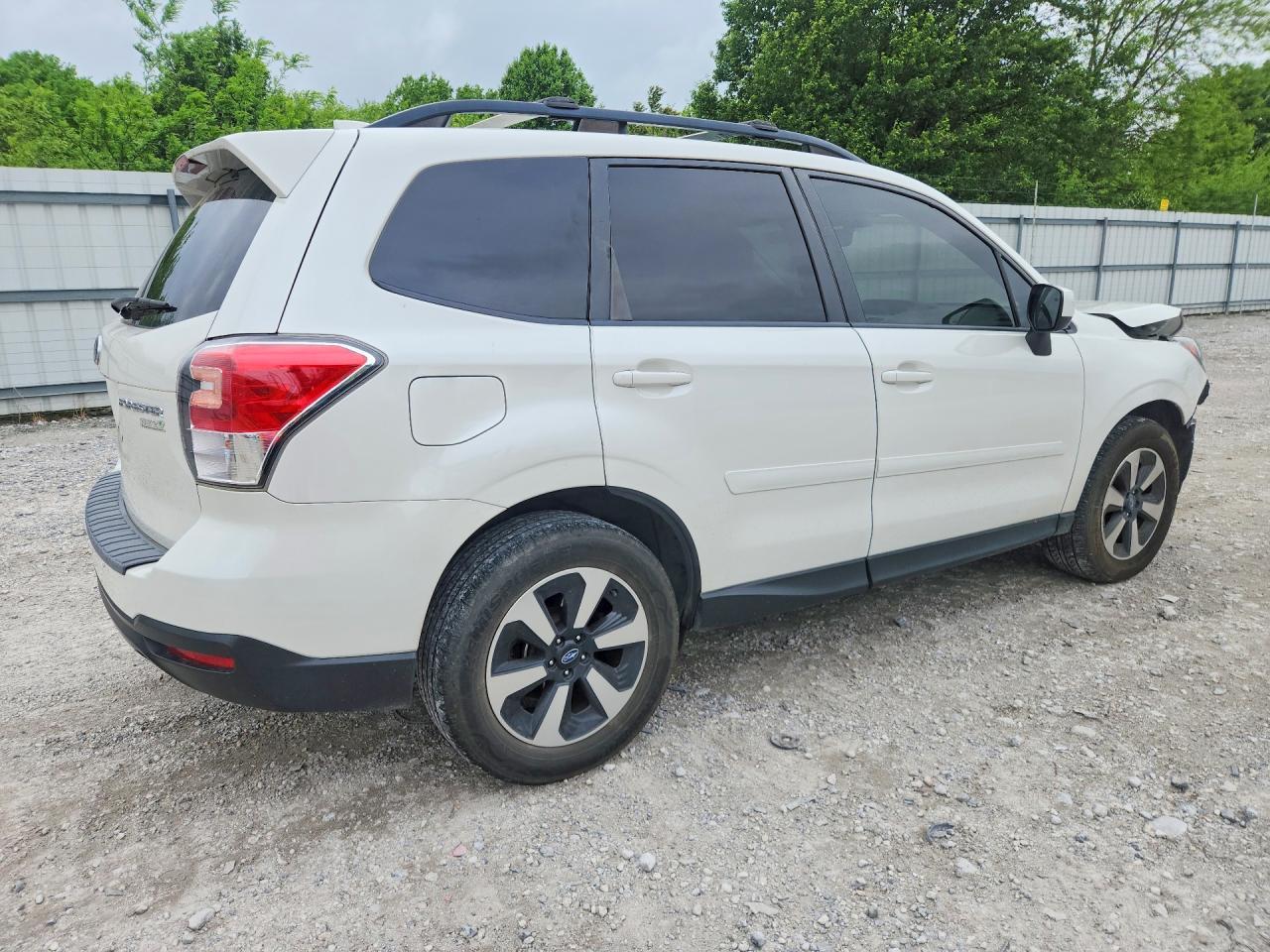 2017 Subaru Forester 2.5I Premium - Image 3