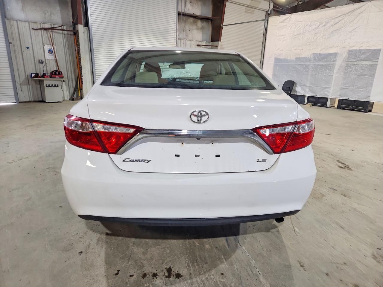 2017 Toyota Camry Le - Фото 6