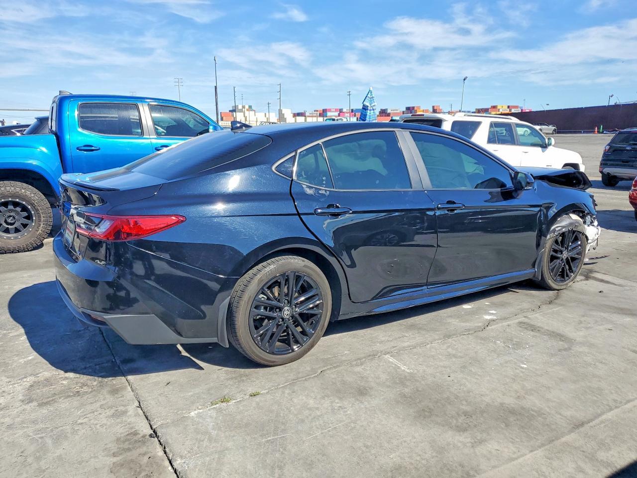 2025 Toyota Camry Se - Image 3