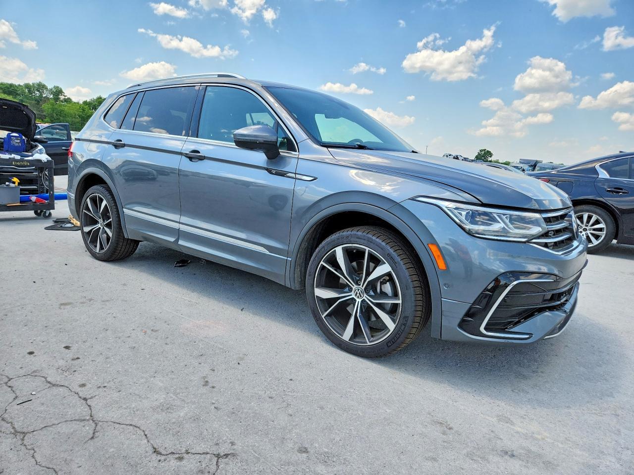 2022 Volkswagen Tiguan Sel R-Line - Image 4