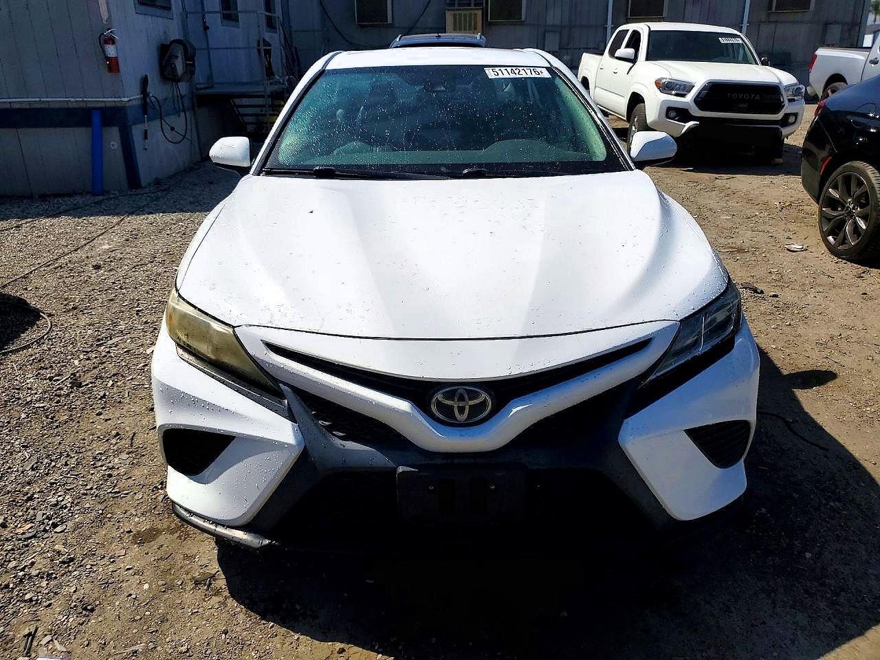 2020 Toyota Camry Se - Image 5