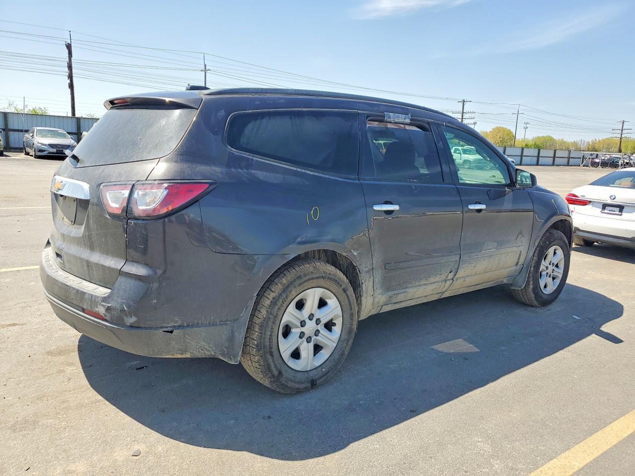 2017 Chevrolet Traverse Ls - Фото 3