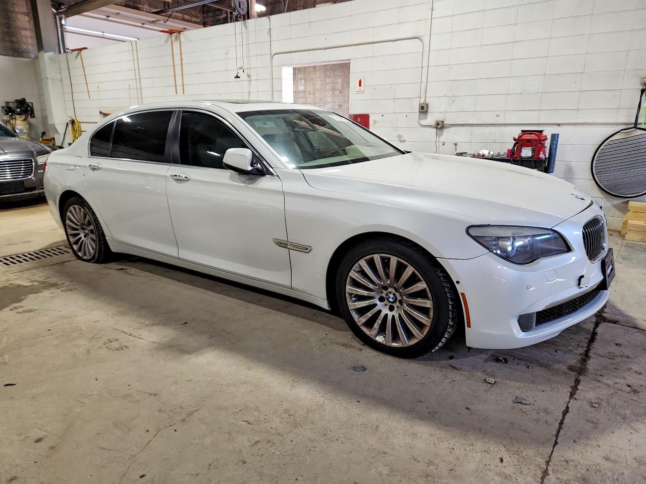 2012 BMW 7 Series 740I Rwd - Фото 4