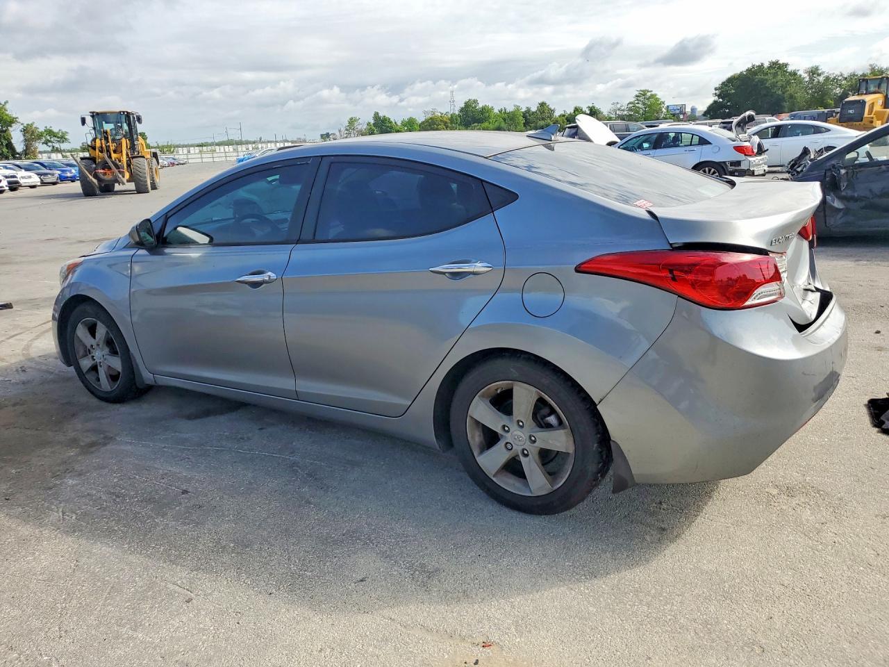 2013 Hyundai Elantra Gls - Image 2