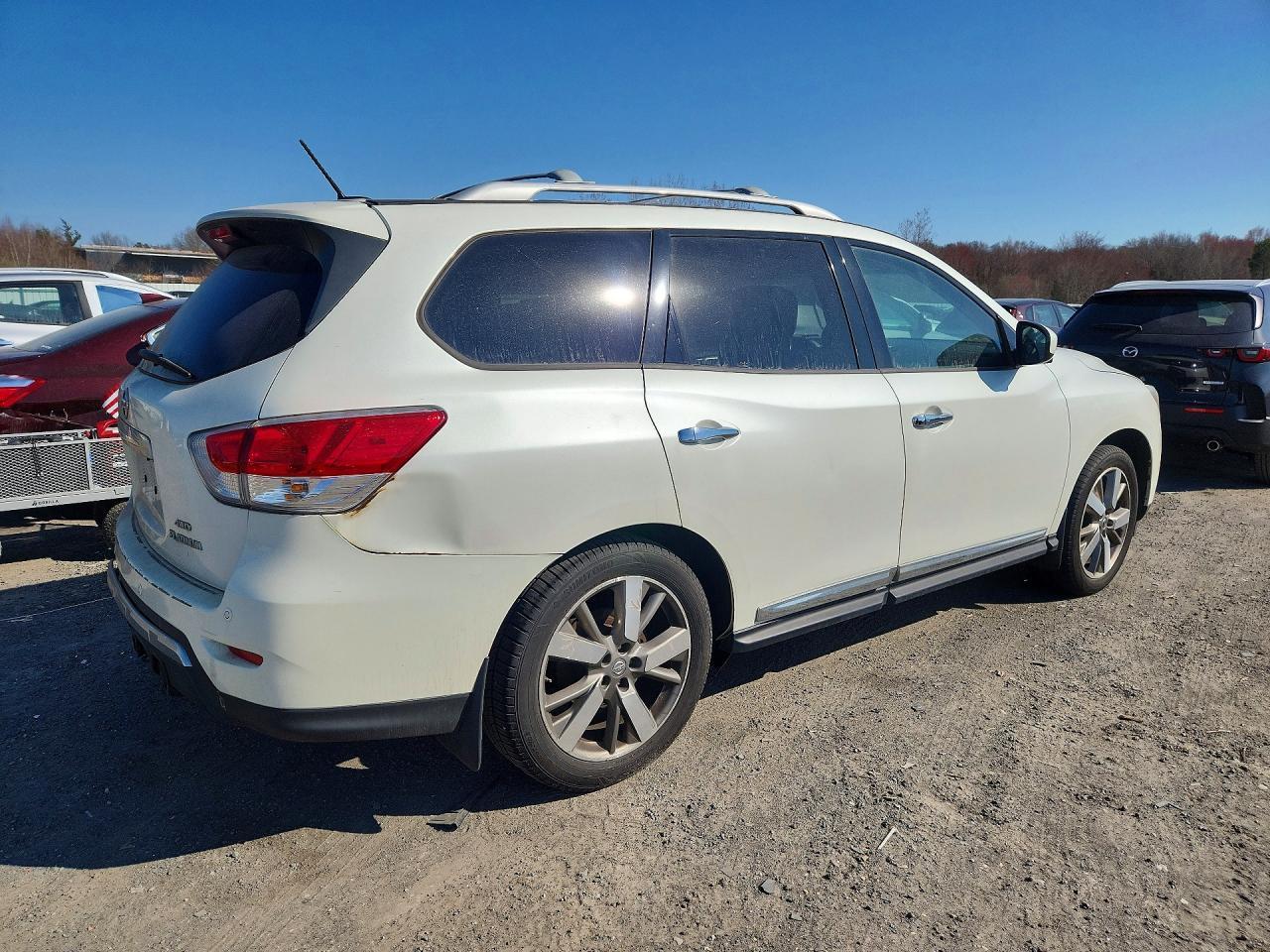 2015 Nissan Pathfinder S - Image 3
