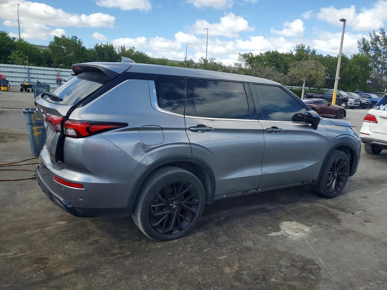 2022 Mitsubishi Outlander Se - Фото 3