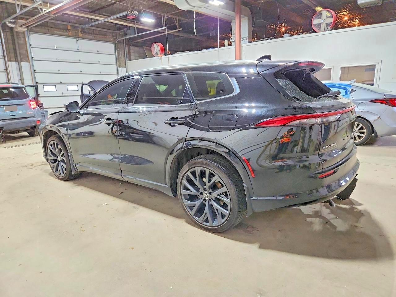 2025 Toyota Crown Signia Limited - Фото 2