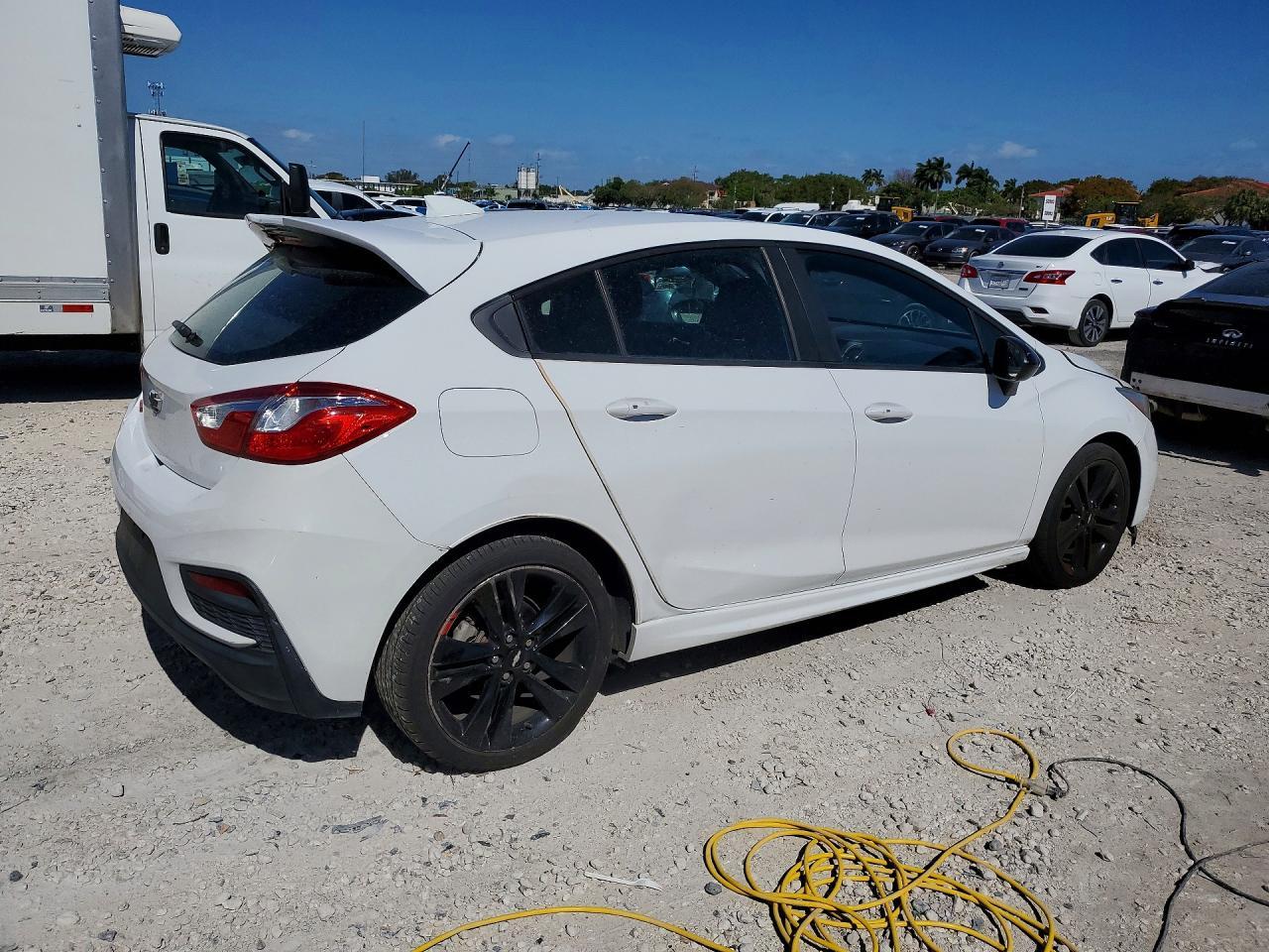 2018 Chevrolet Cruze Lt - Image 3