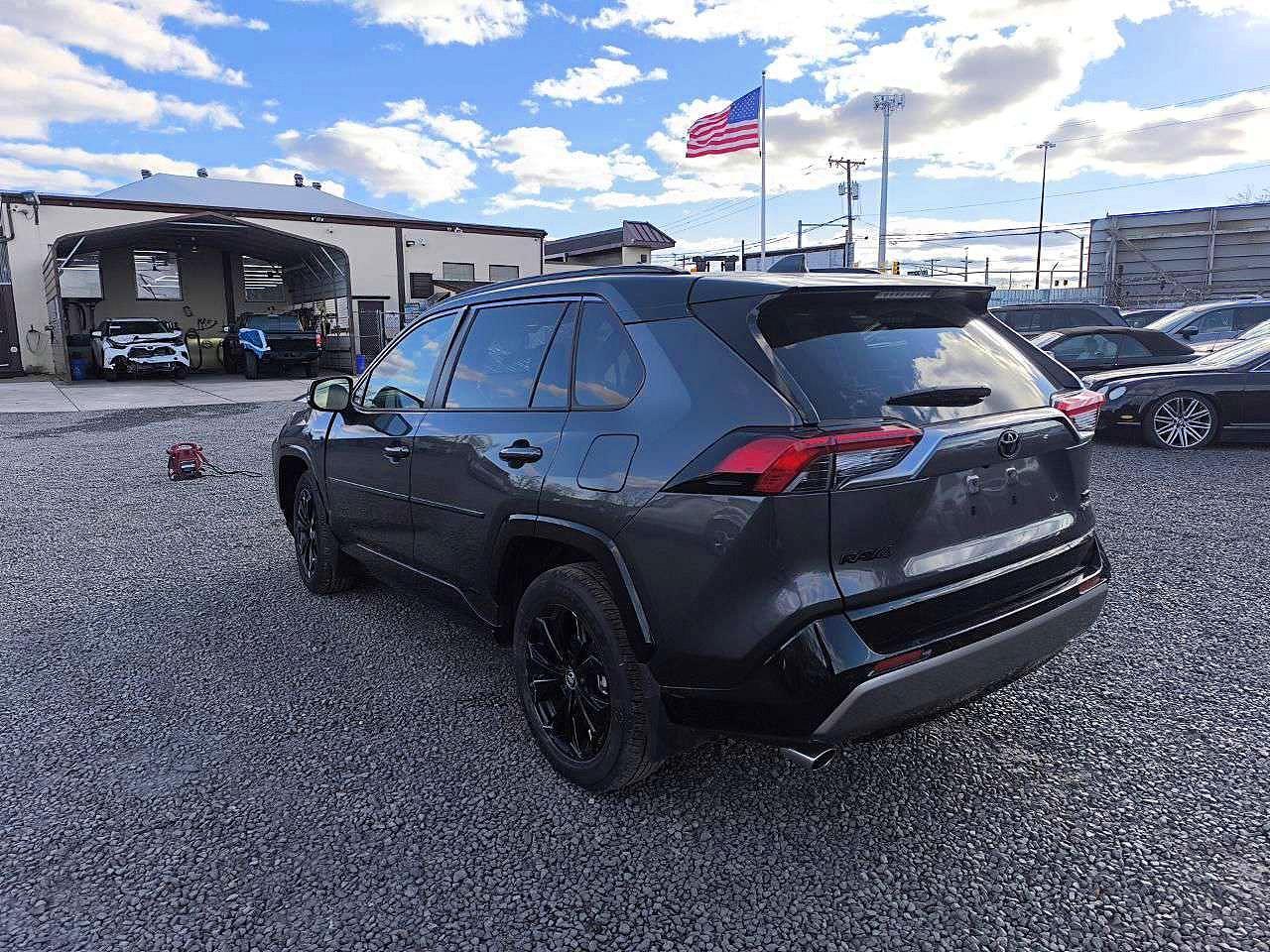 2025 Toyota Rav4 Xse - Image 2