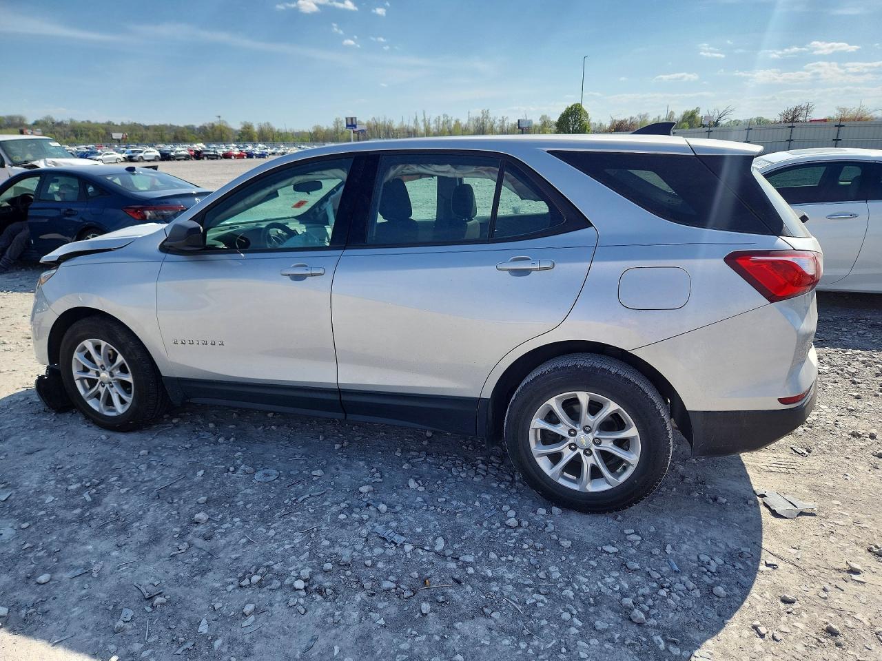 2019 Chevrolet Equinox Ls - Image 2