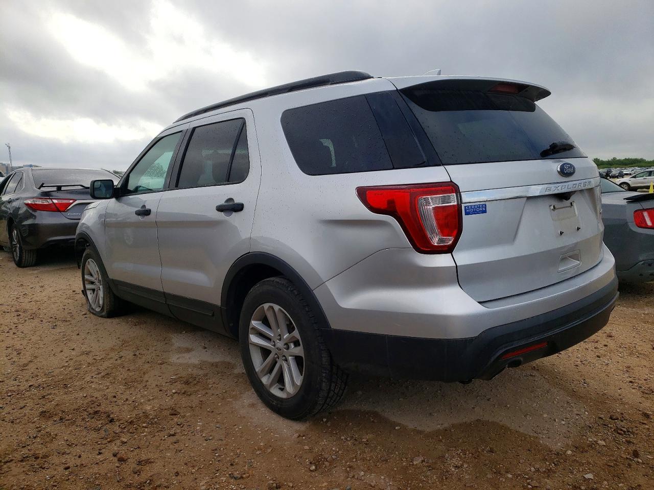 2016 Ford Explorer - Image 2