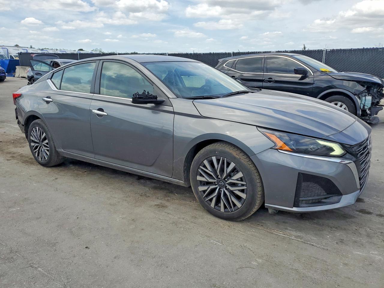 2023 Nissan Altima Sv - Image 4