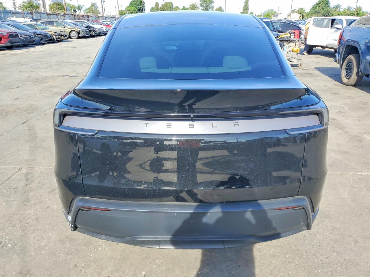 2026 Tesla Model Y - Фото 7