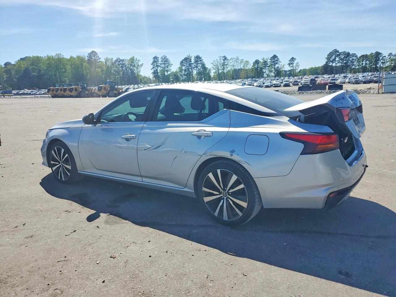 2020 Nissan Altima Sr - Фото 2
