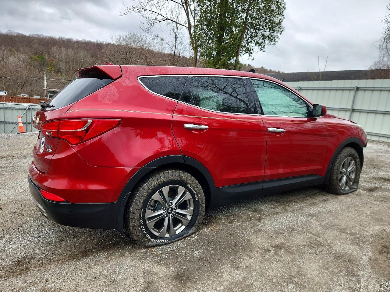 2015 Hyundai Santa Fe Sport 2.4L - Image 3