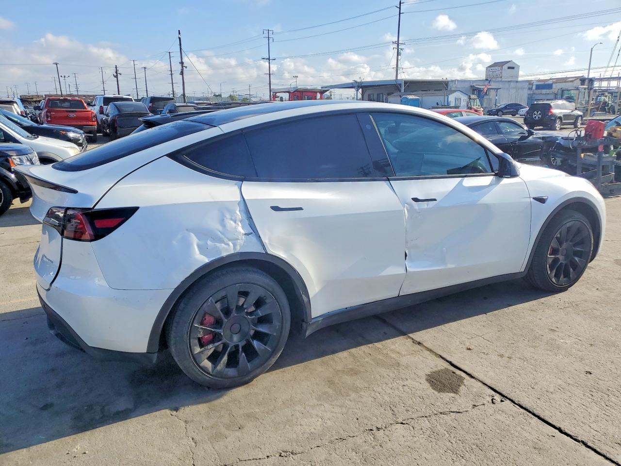 2023 Tesla Model Y - Фото 3