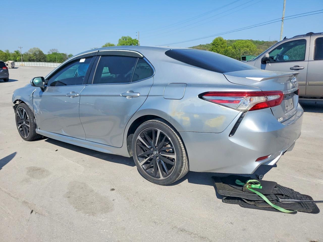 2018 Toyota Camry Se - Фото 2