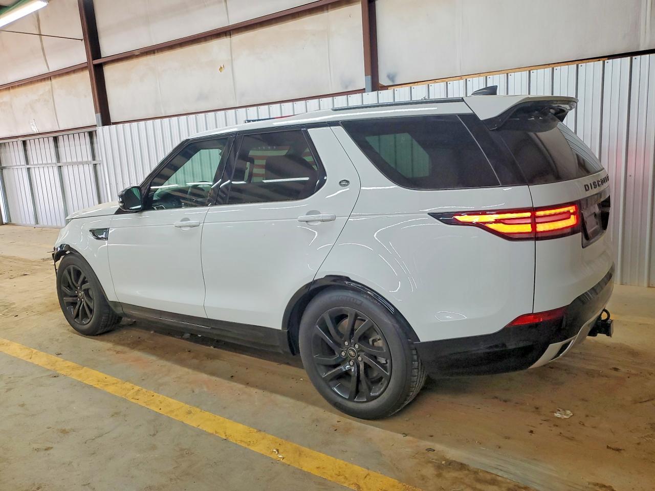 2019 Land Rover Discovery Hse Luxury - Image 2