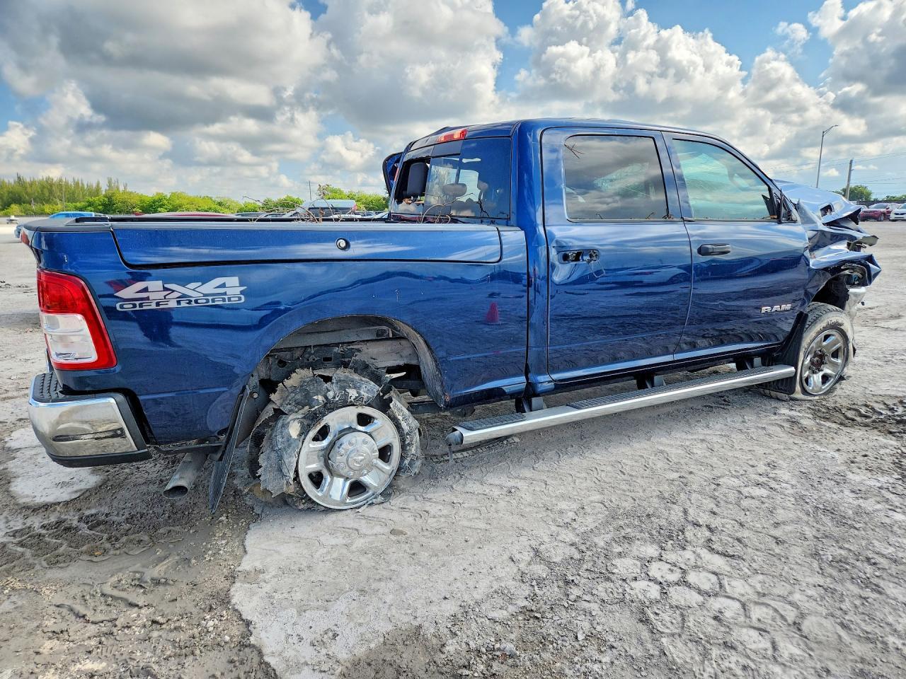 2022 Ram 2500 Tradesman - Фото 3
