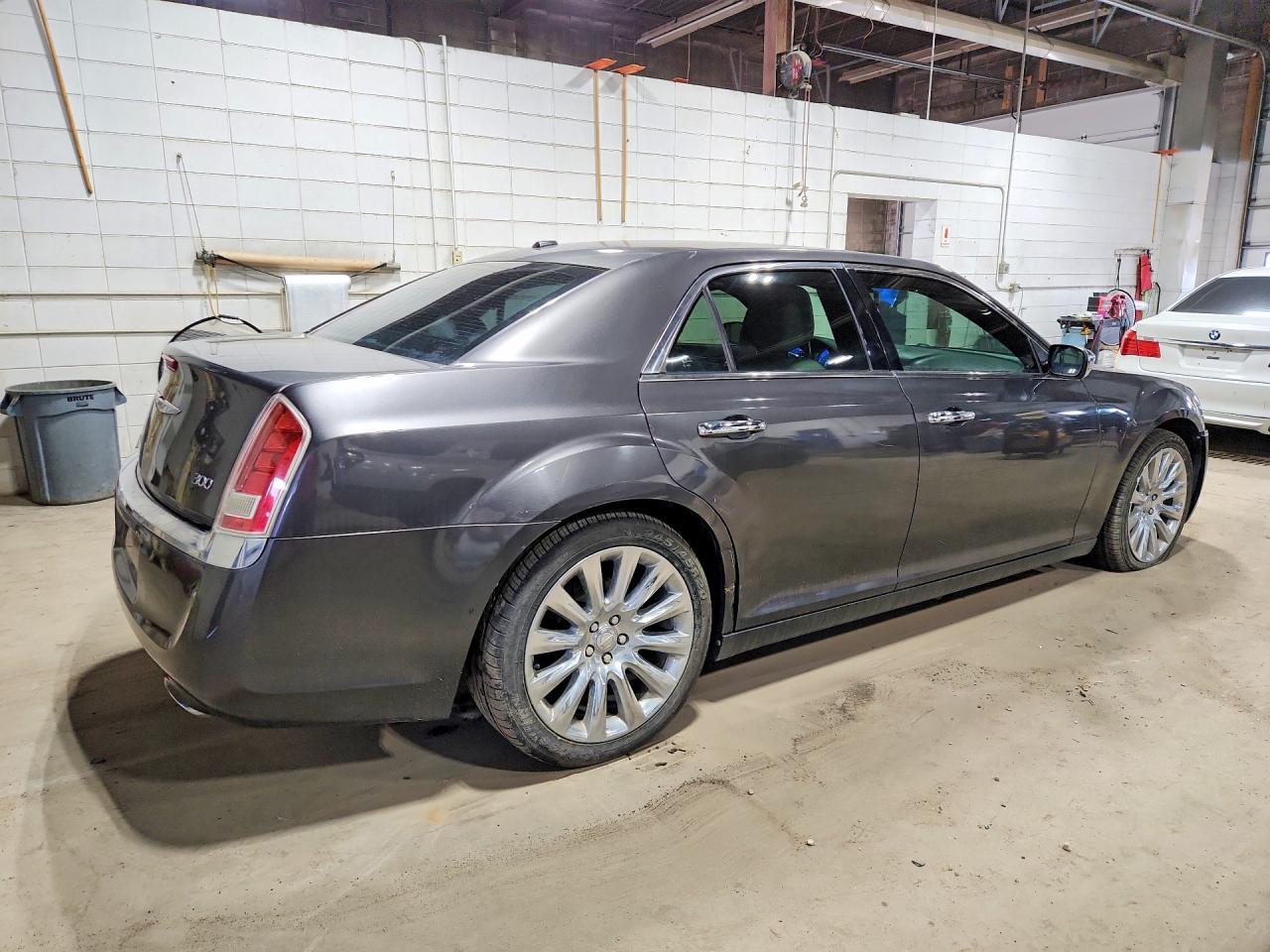 2014 Chrysler 300 - Фото 3