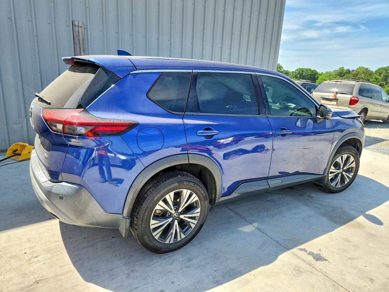 2021 Nissan Rogue Sv - Image 3