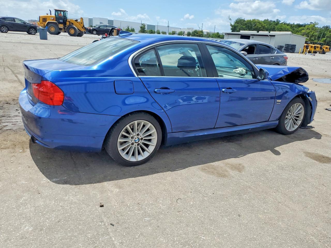2011 BMW 335 Xi - Image 3