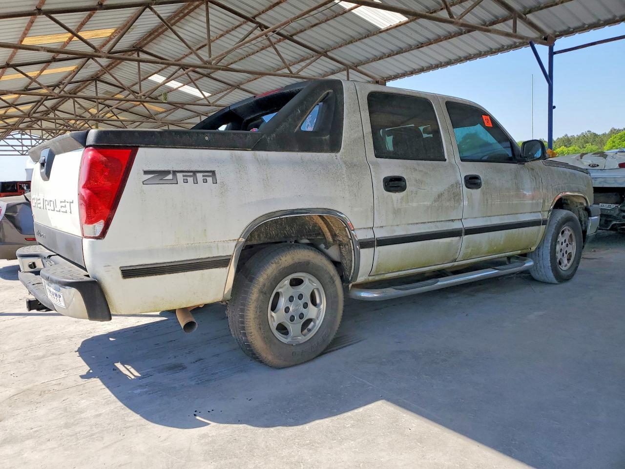 2005 Chevrolet Avalanche C1500 - Image 3