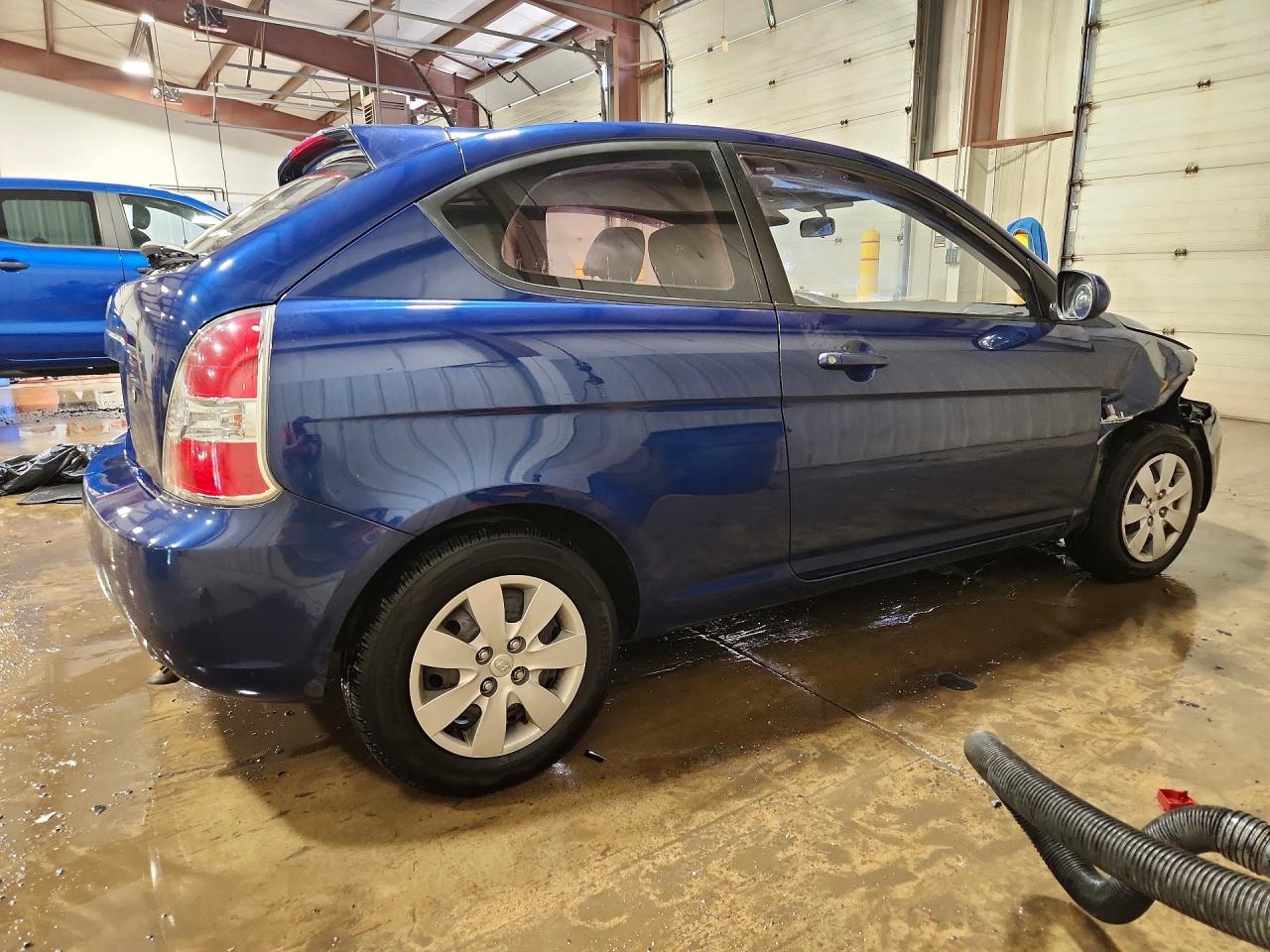 2011 Hyundai Accent Gl - Image 3