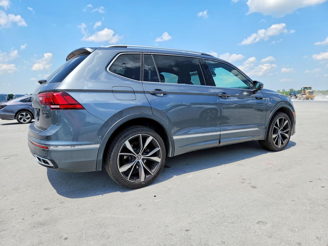 2022 Volkswagen Tiguan Sel R-Line - Image 3