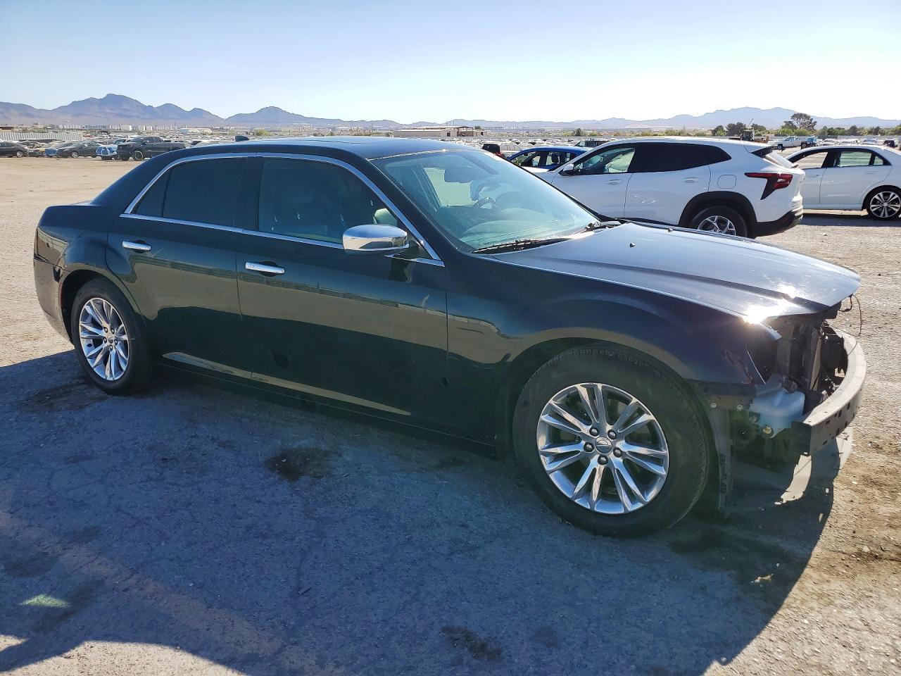 2017 Chrysler 300C - Фото 4