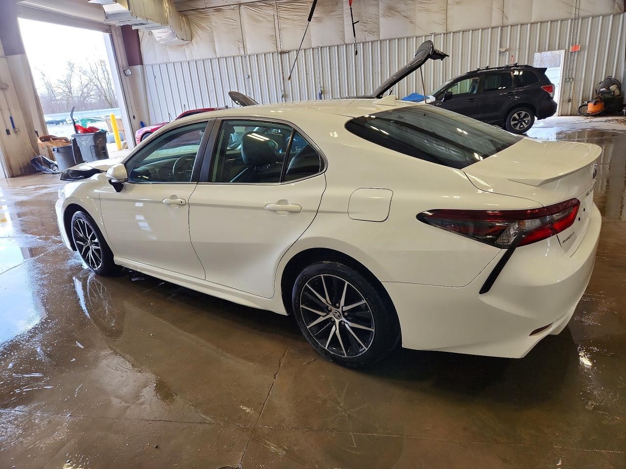 2022 Toyota Camry Se - Image 2