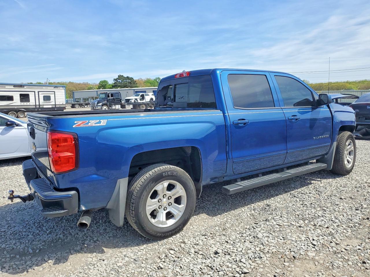 2017 Chevrolet Silverado - Фото 3