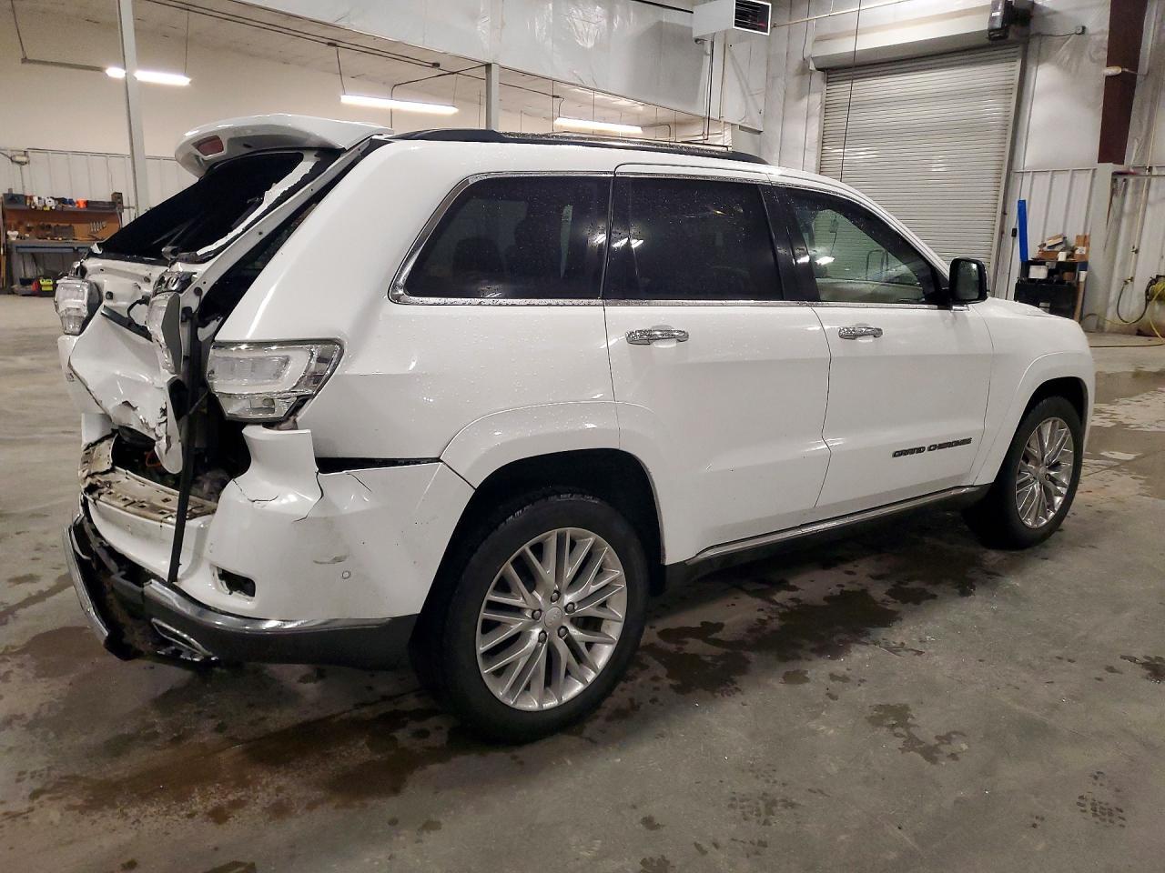 2017 Jeep Grand Cherokee Summit - Image 3