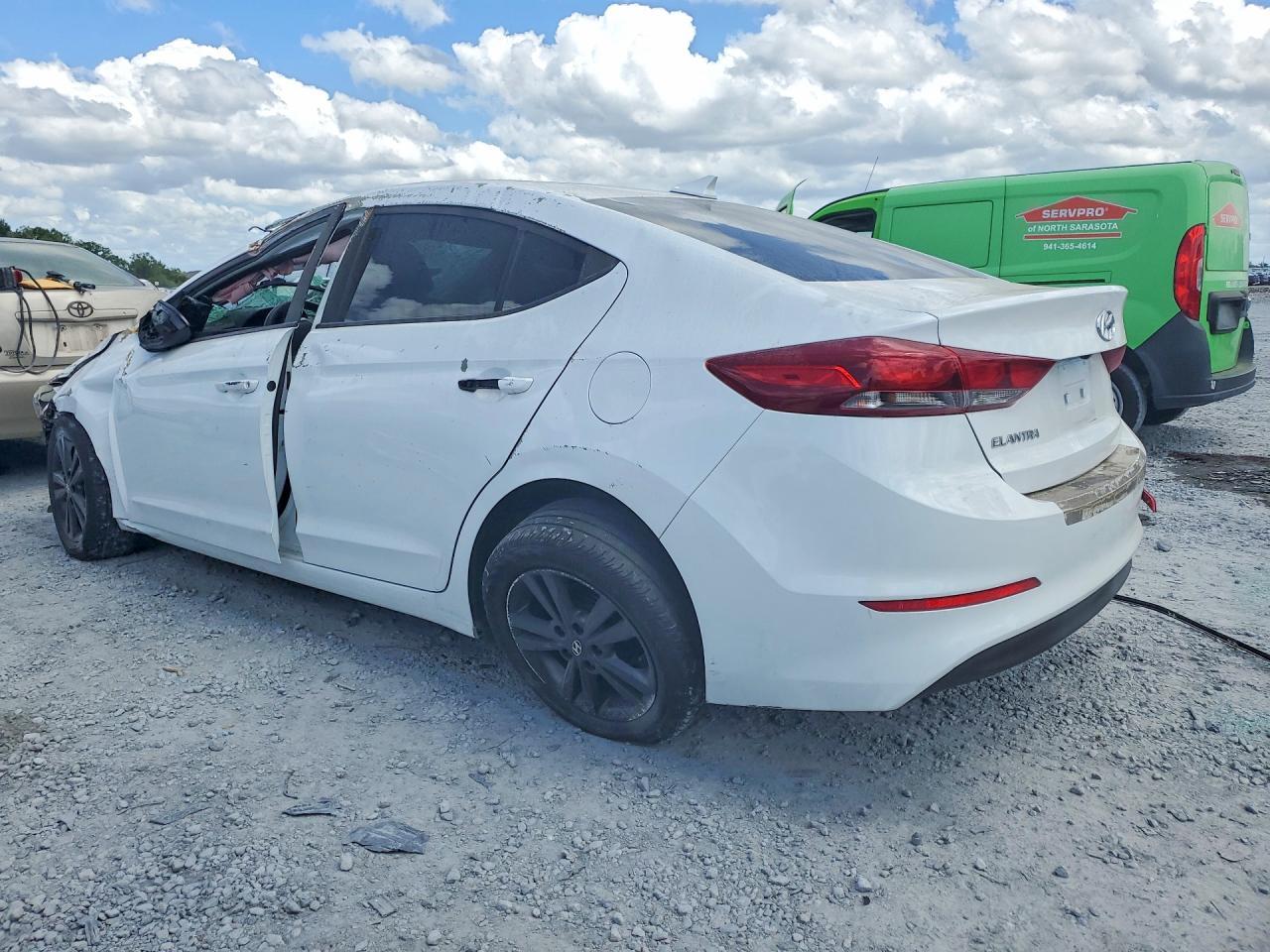 2017 Hyundai Elantra Se - Image 2