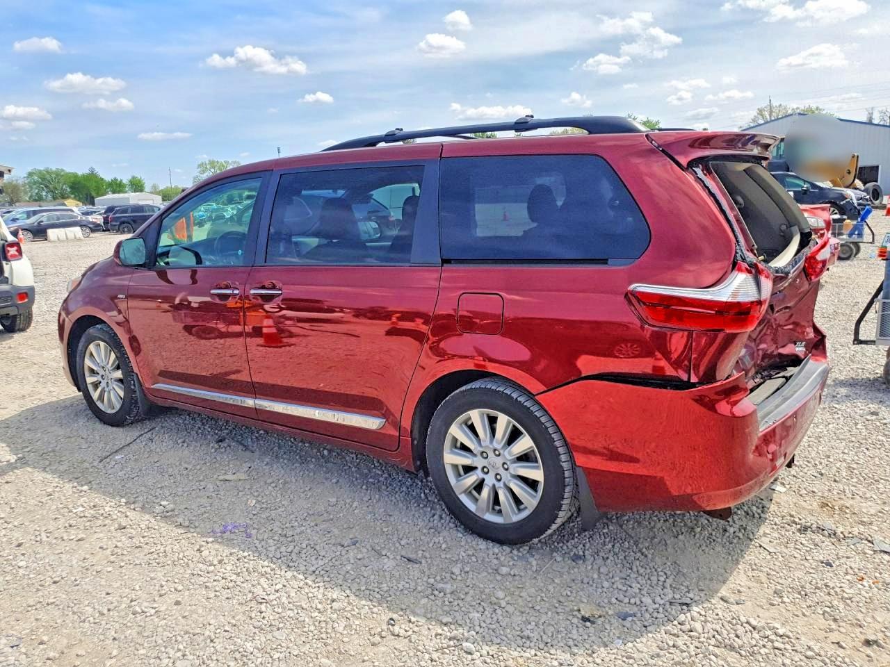 2017 Toyota Sienna Xle Premium 7-Passenger - Фото 2