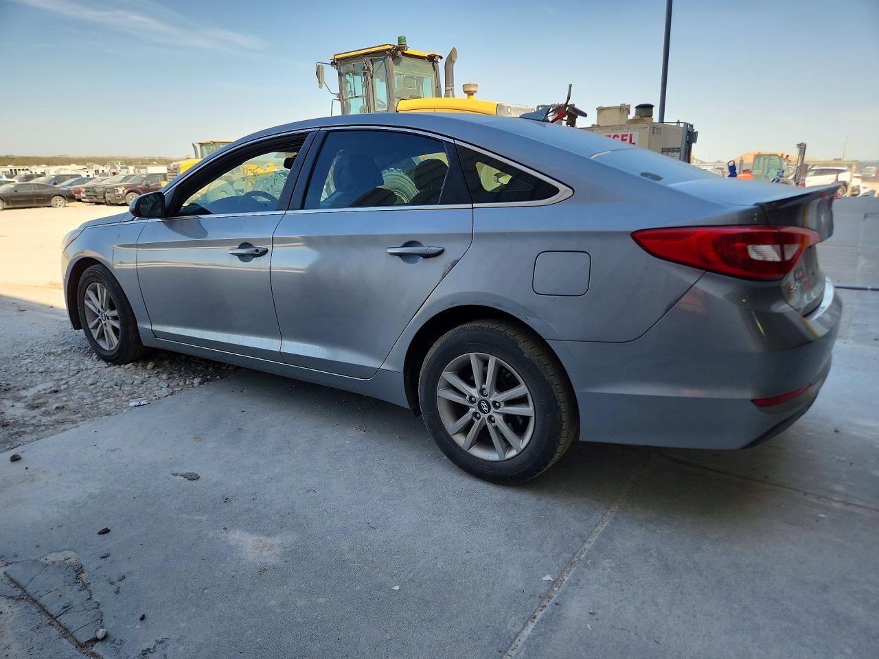 2017 Hyundai Sonata Se - Image 2