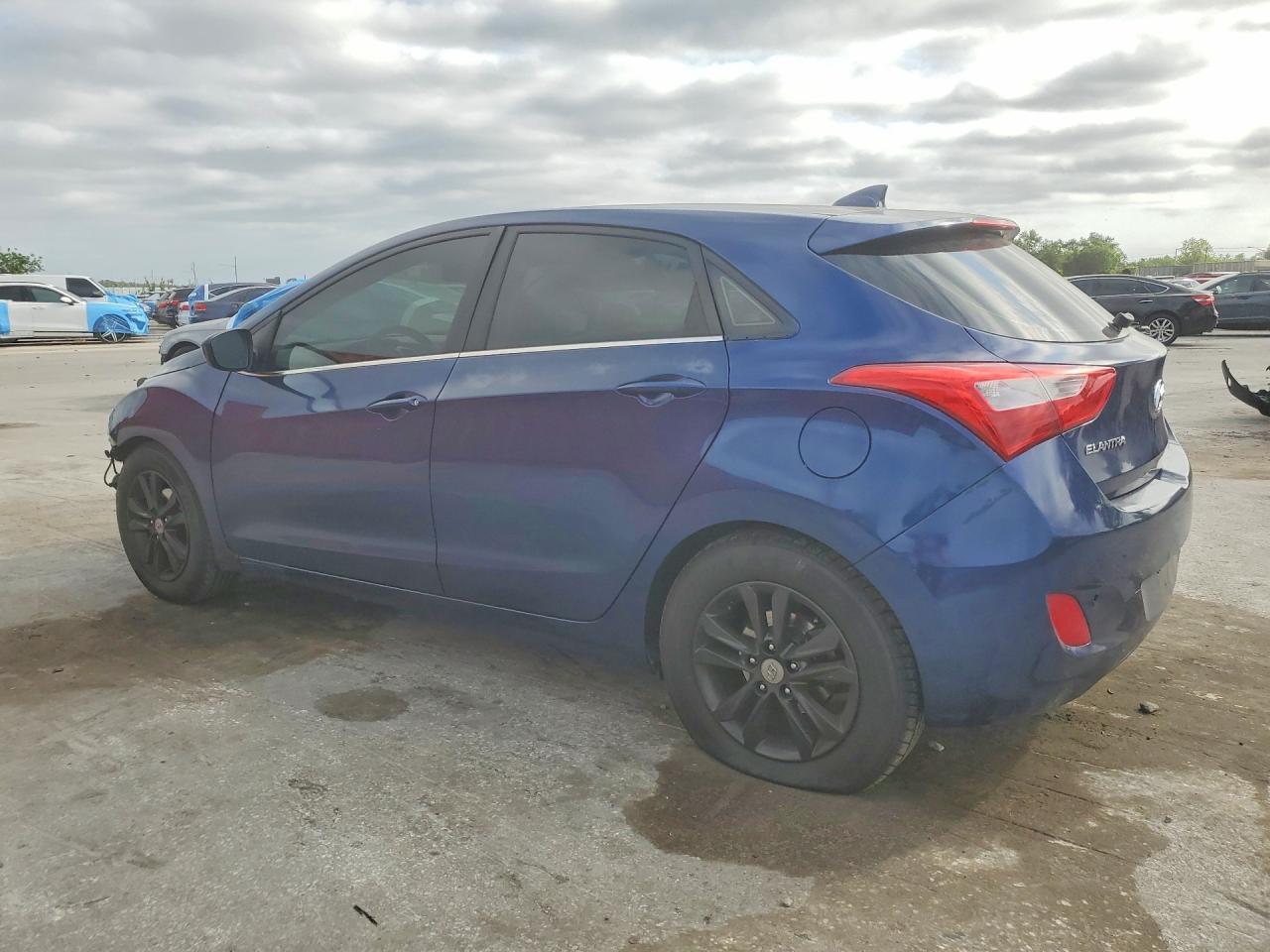 2013 Hyundai Elantra Gt Base - Image 2