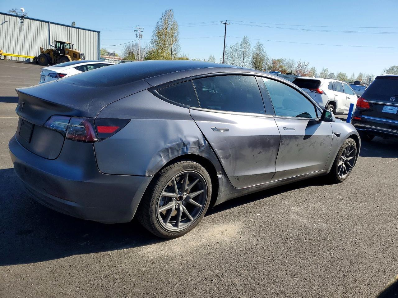 2023 Tesla Model 3 - Фото 3