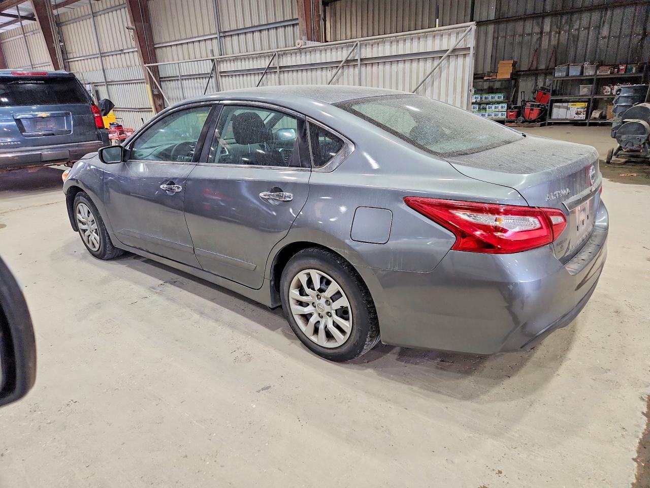 2016 Nissan Altima 2.5 S - Фото 2