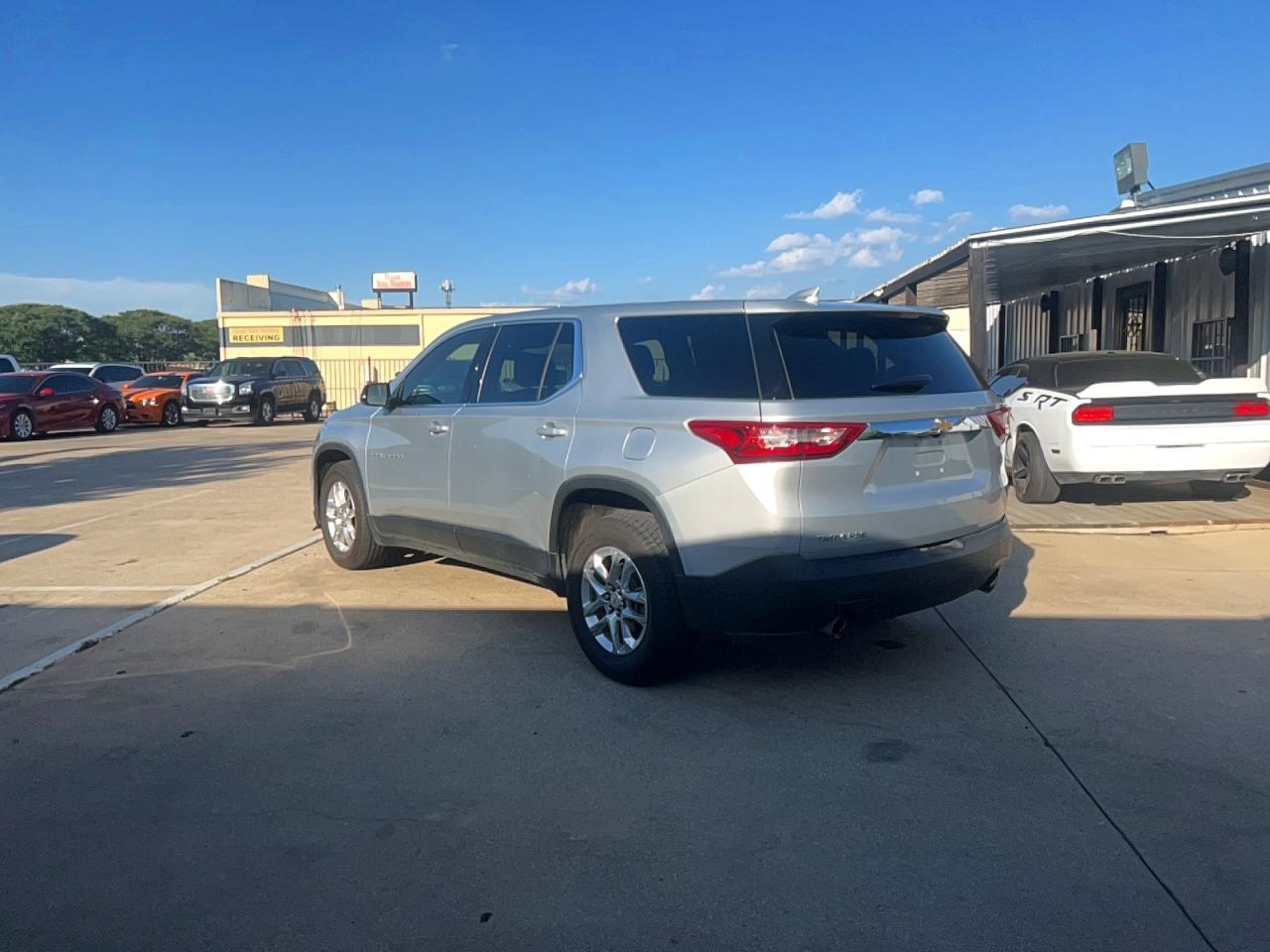 2020 Chevrolet Traverse Ls - Фото 3