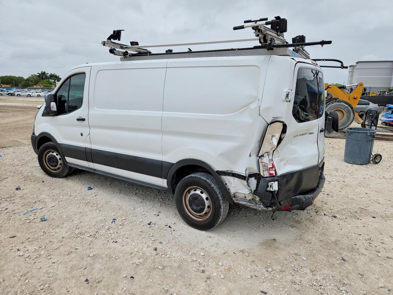 2020 Ford Transit 250 Delivery Van - Фото 2