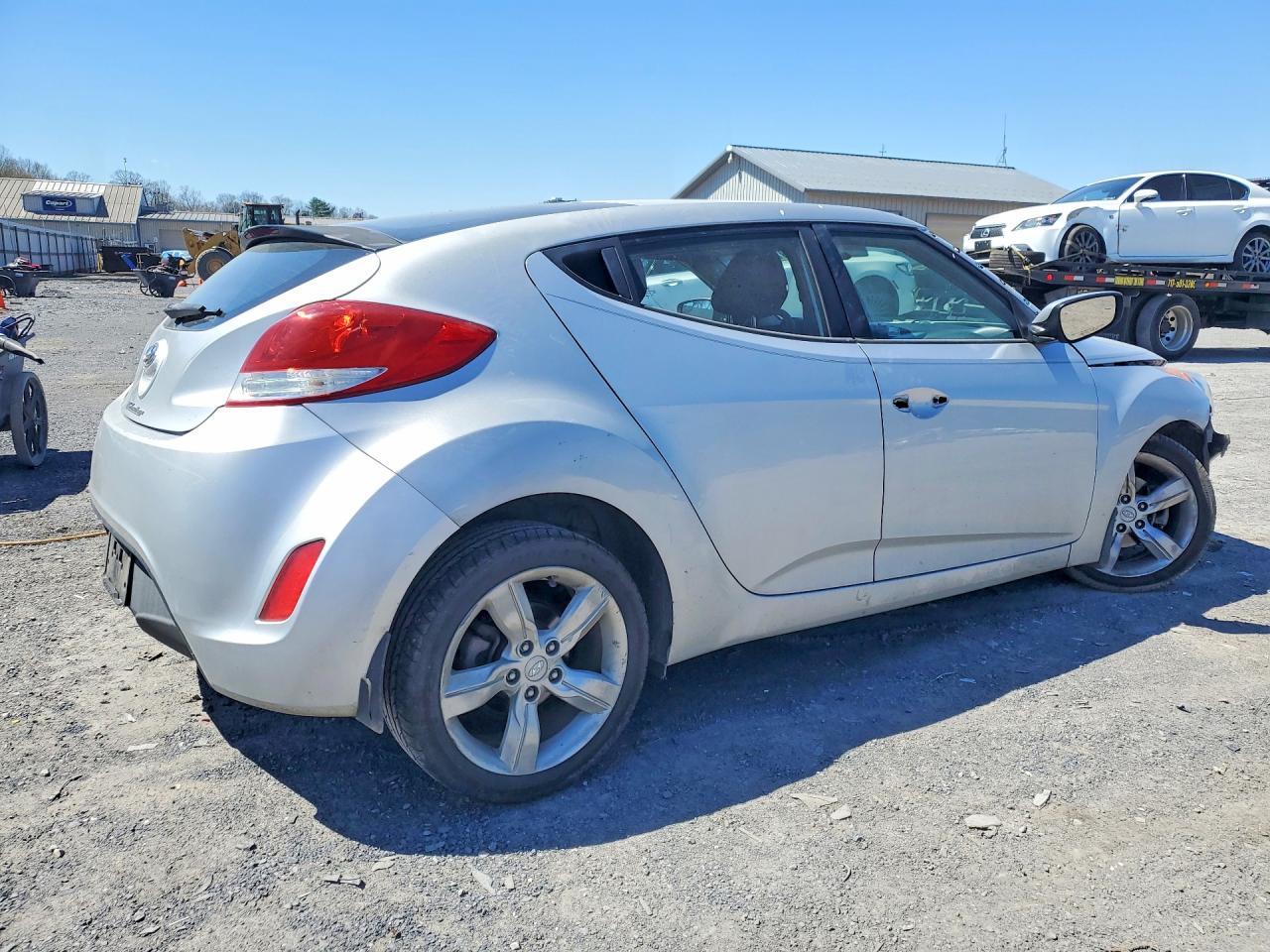 2015 Hyundai Veloster Base - Фото 3