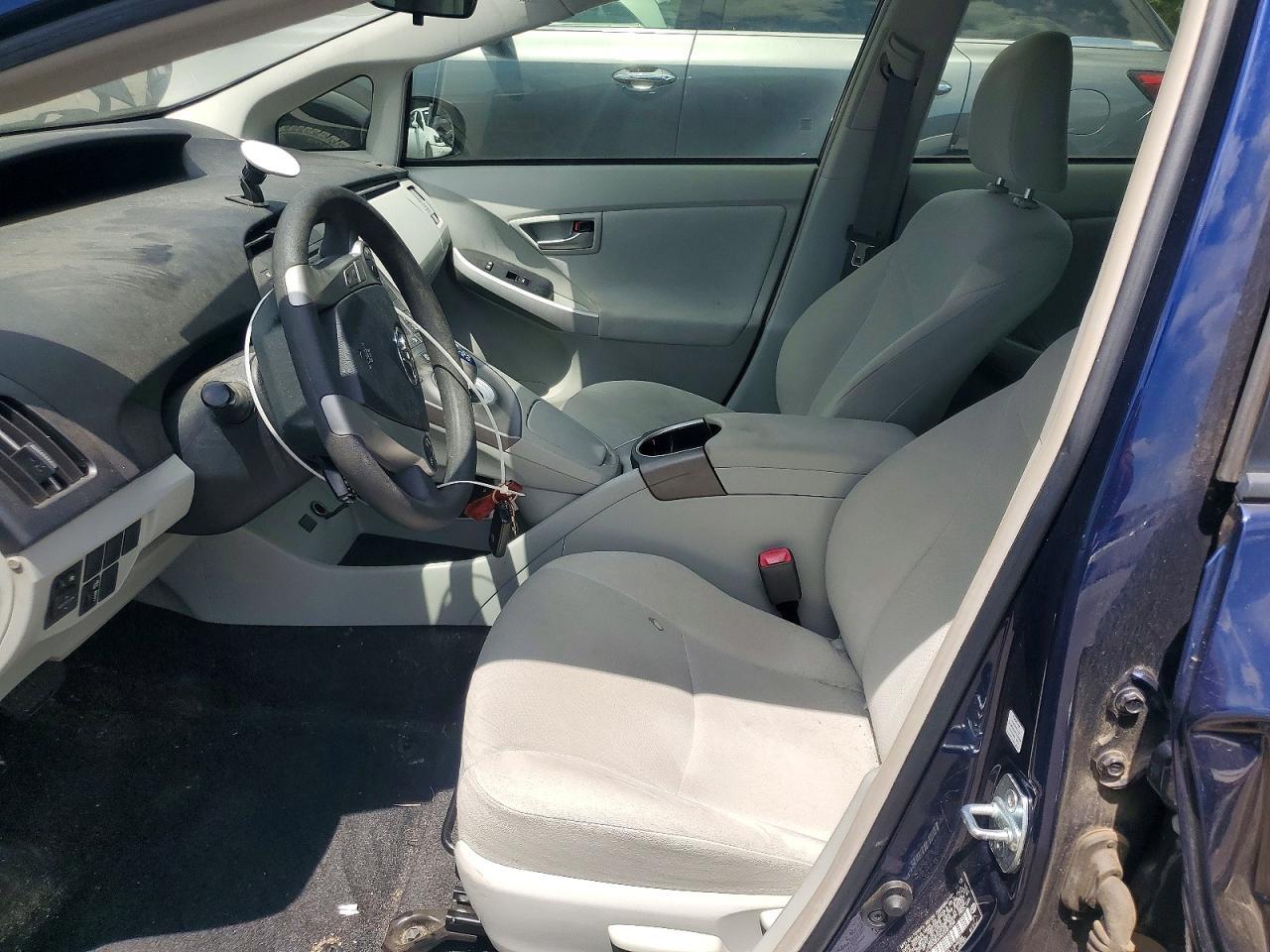 2013 Toyota Prius Two - Image 7